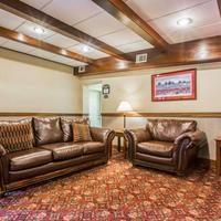 Clarion Inn & Suites at the Outlets of Lake George