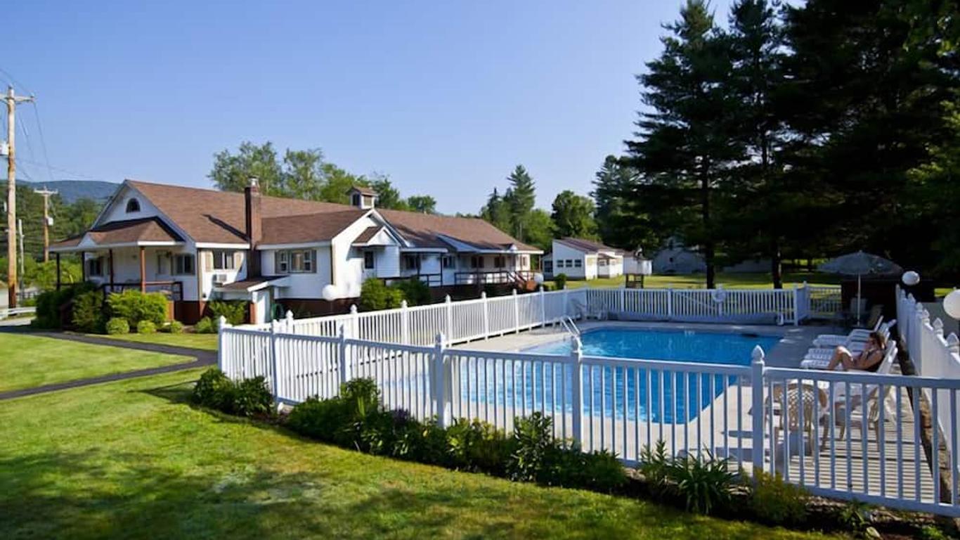 Riverbank Motel and Cabins