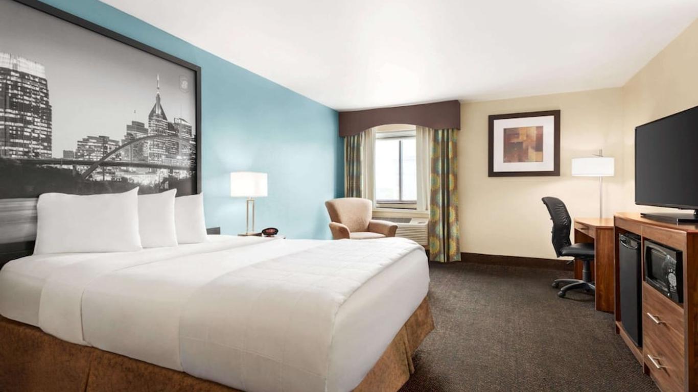 Super 8 by Wyndham Nashville Airport North