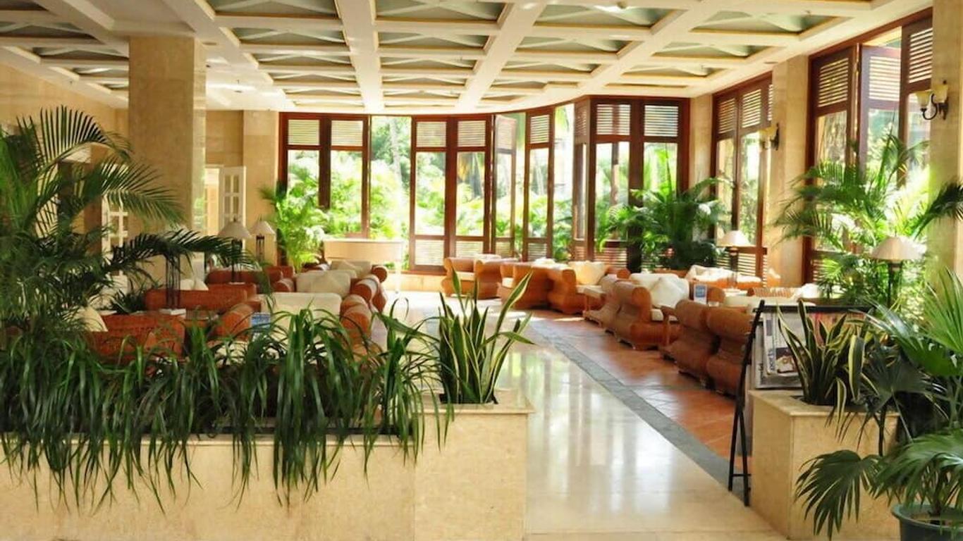 Palm Beach Resort And Spa Hotel Airport