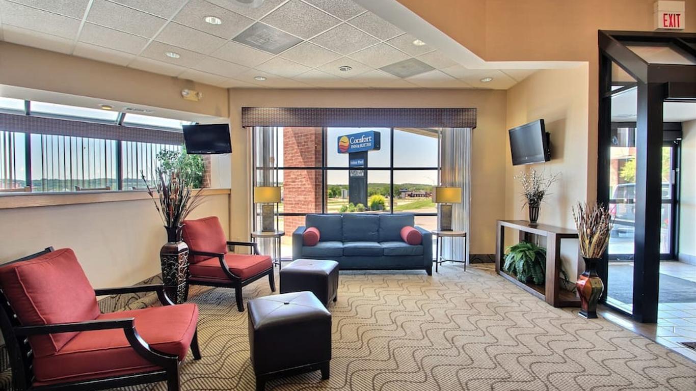 Comfort Inn & Suites Madison - Airport