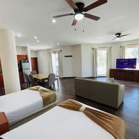 La Lola Hotel & Suites