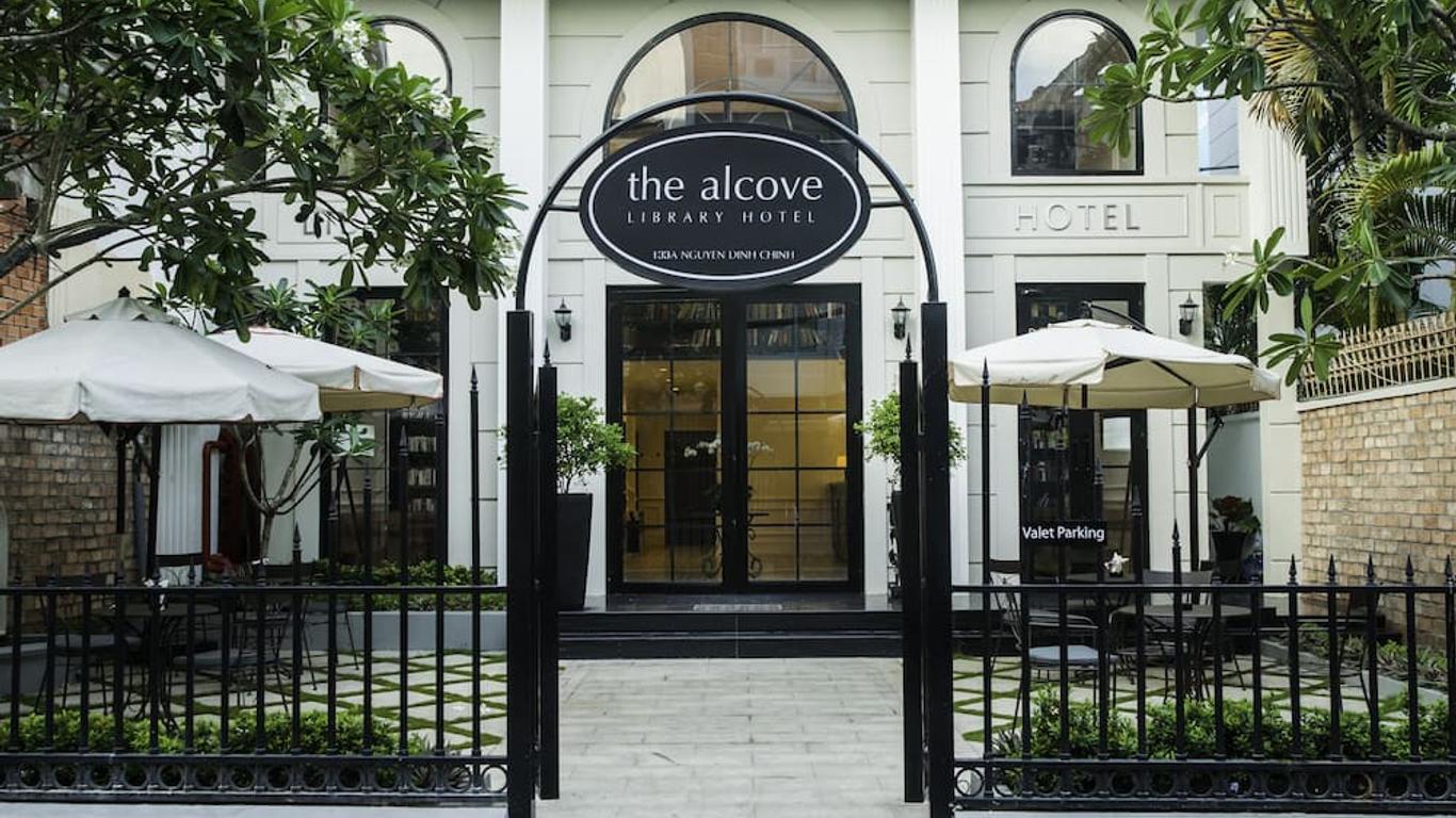 The Alcove Library Hotel