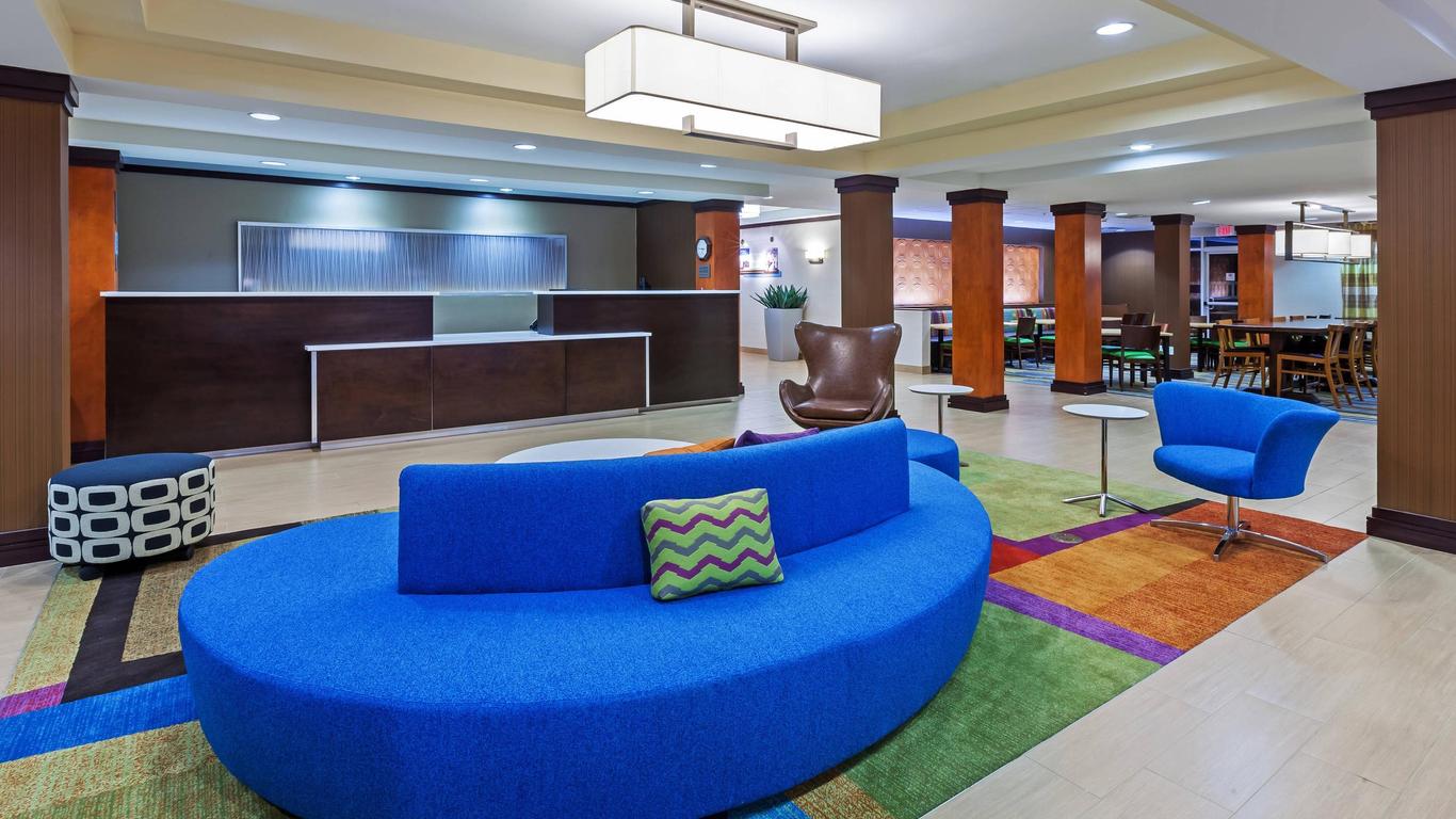 Fairfield Inn & Suites by Marriott Rogers