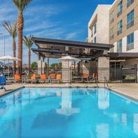 Holiday Inn Express & Suites Lake Havasu - London Bridge