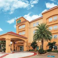 La Quinta Inn & Suites by Wyndham Houston Bush Intl Airpt E