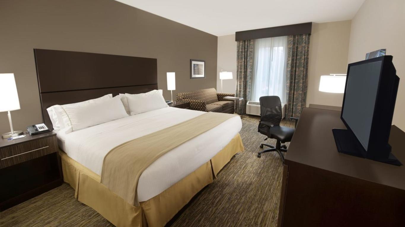 Holiday Inn Express Fredericksburg Southpoint